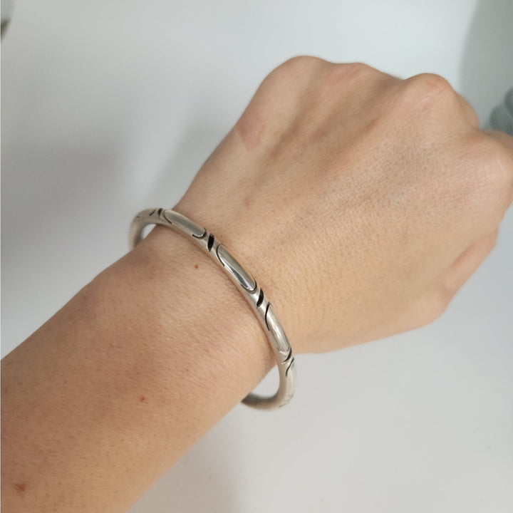 Vintage 925 Sterling Silver Geometric Engraved Hinged Bangle  Bracelet
