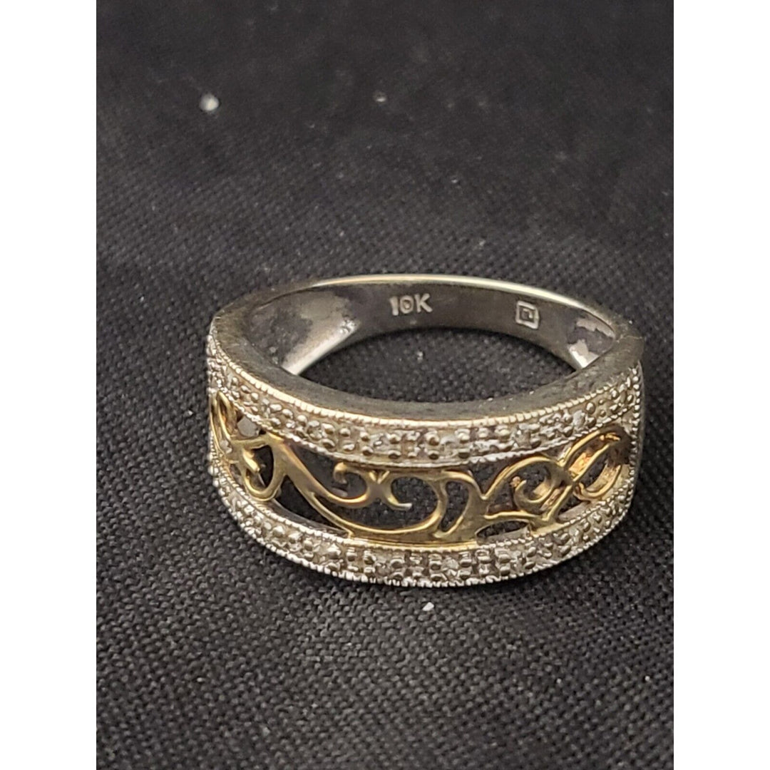 10k Yellow-White Gold Engraved Diamond Ring With 2.7g Of Gold Size 5