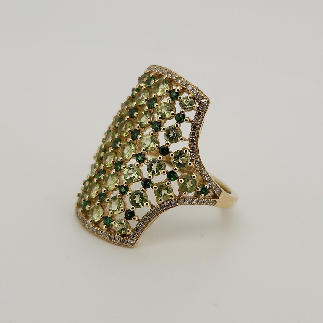 Beautiful 14k Yellow Gold Natural Peridot And Savorite Diamond Ring size 6.5