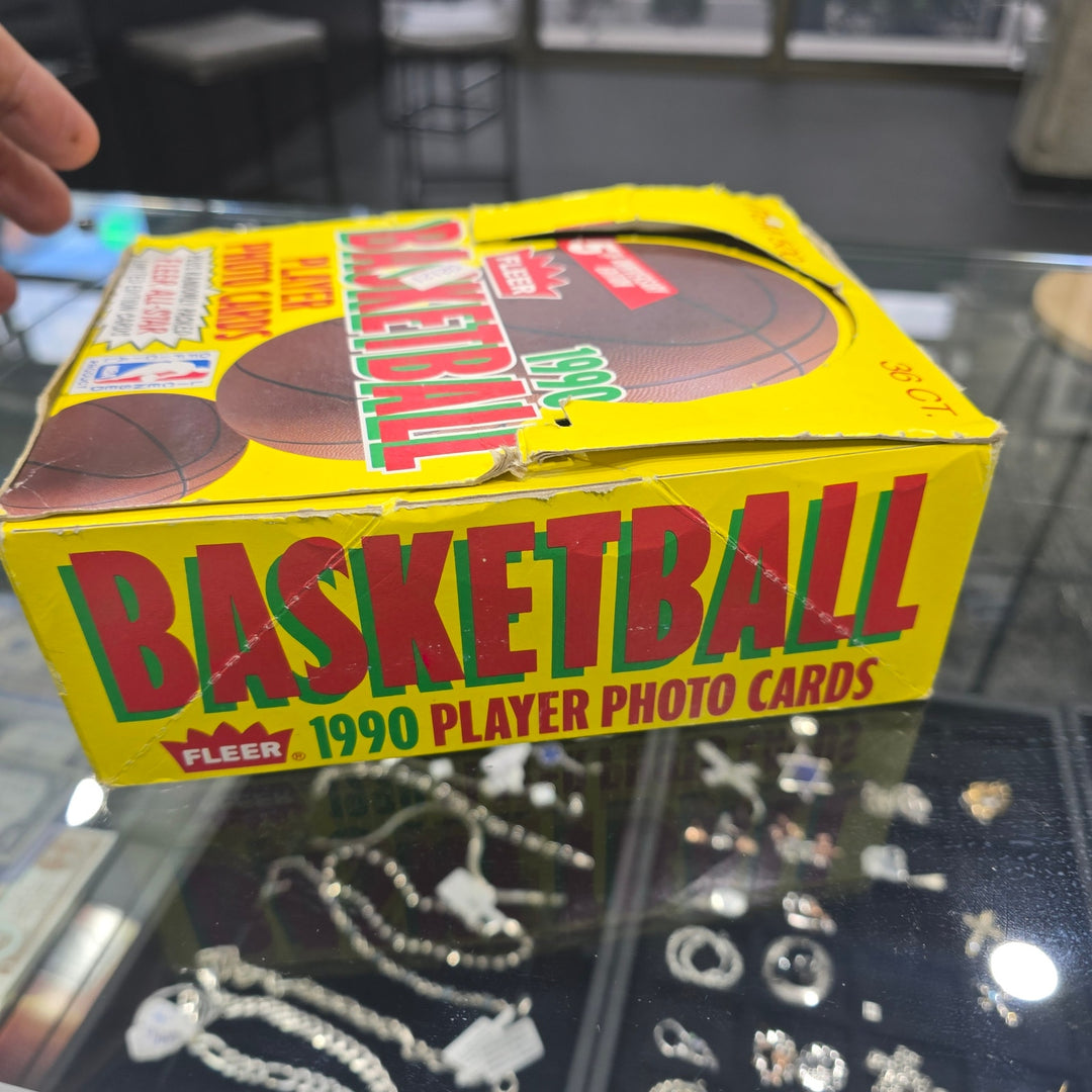 1990 Fleer Basketball Factory Box – 36 Packs – 540 Cards – NBA