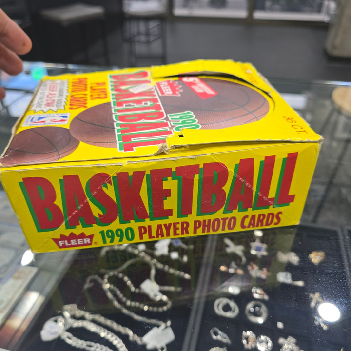 1990 Fleer Basketball Factory Box – 36 Packs – 540 Cards – NBA