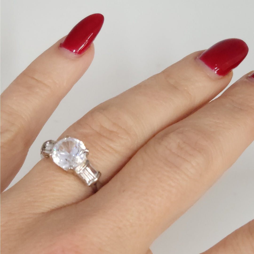 14k White Gold Round Reflex Stone with Baguette Accents size 5.5