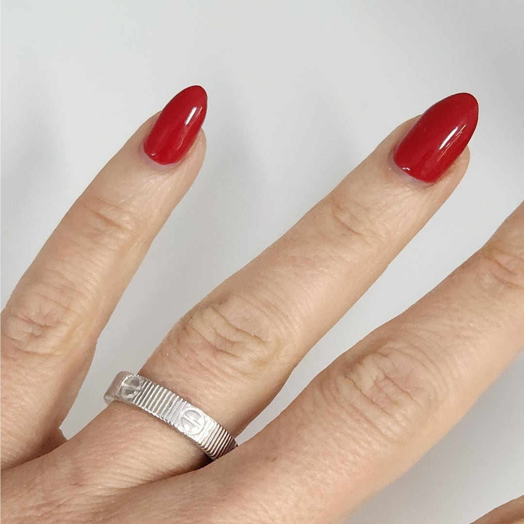 925 Sterling Silver Screw Motif Band Textured Design Ring size 7.5