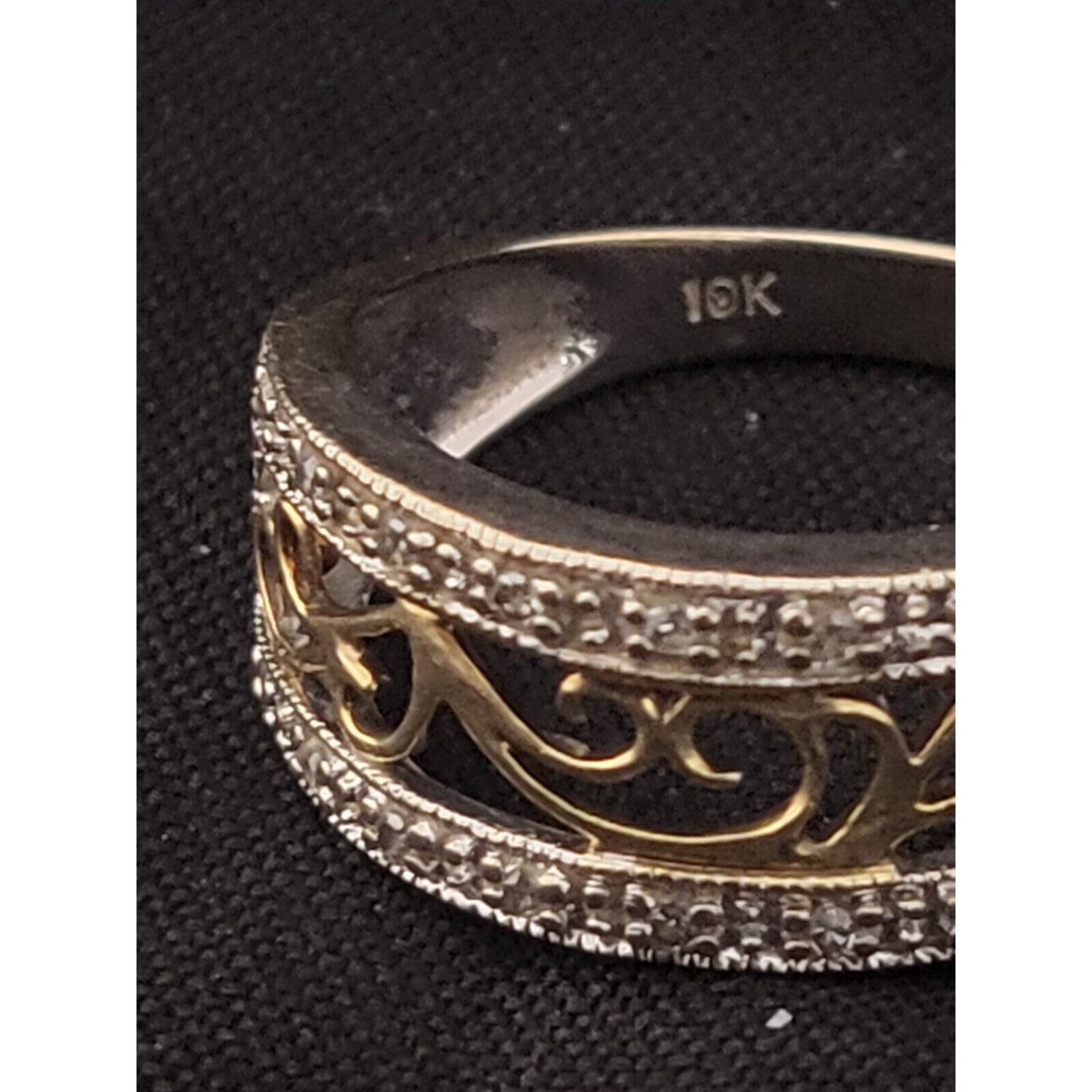 10k Yellow-White Gold Engraved Diamond Ring With 2.7g Of Gold Size 5