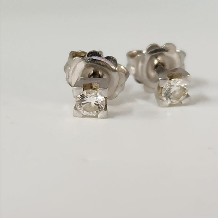 18K White Gold Natural Diamond Stud  Earrings Classic Square Setting Elegant Fine Jewelry