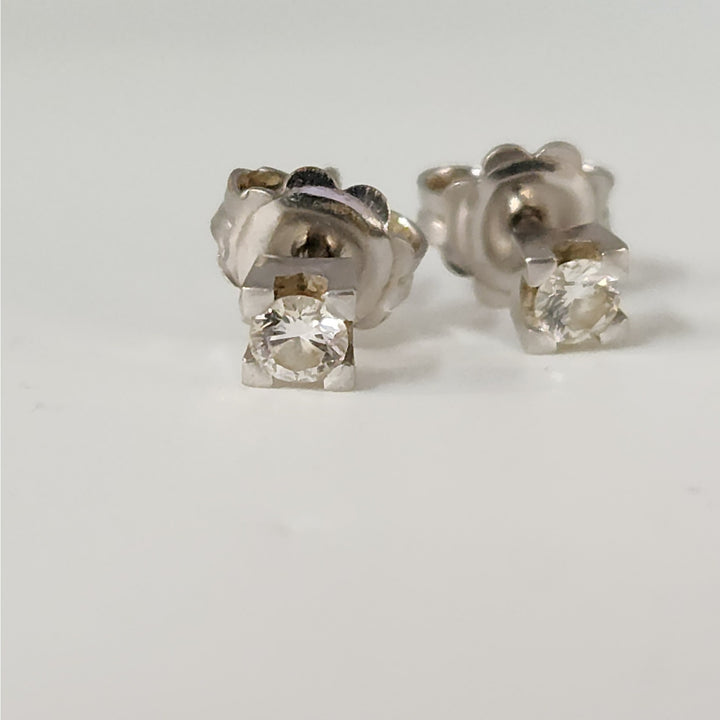 18K White Gold Natural Diamond Stud  Earrings Classic Square Setting Elegant Fine Jewelry