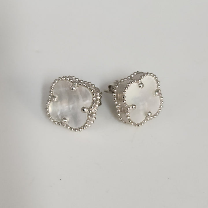 Fashion Silver Mother Of Pearl Clover Motifs Stud Earrings