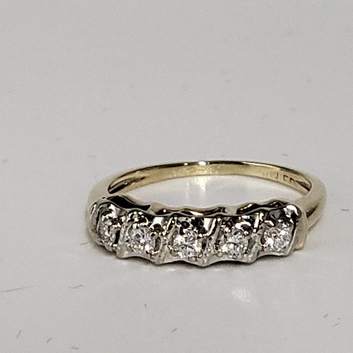 10k Yellow Gold Five Sparkling Diamonds With Total Weight 2.1g, Size 4