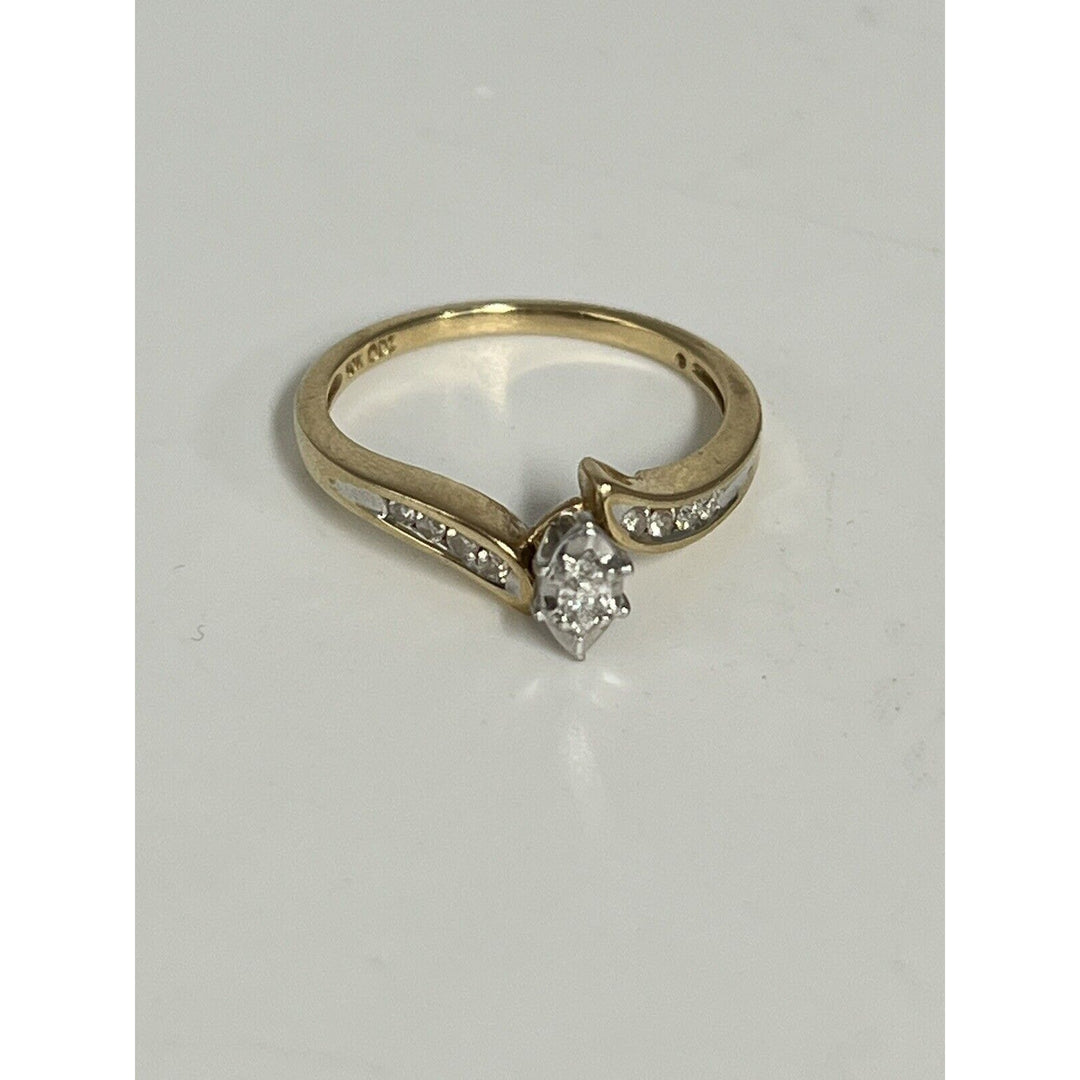 10k Yellow Gold Diamond Ring 2.3g, Size 7