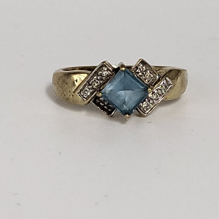 Beautiful 10k Yellow Gold Blue Topaz Diamond Ring, Size 5.25 With 2.7g Of Gold