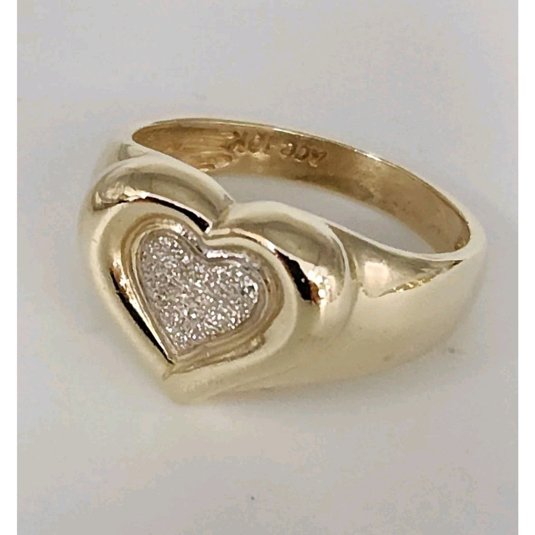 Beautiful 10k Yellow Gold Heart Ring Size 6.75