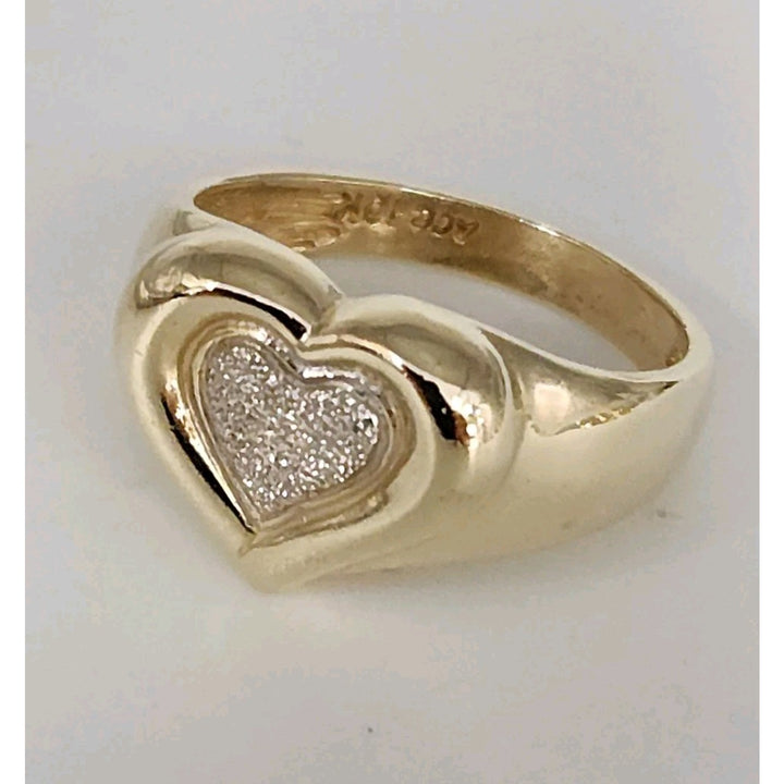 Beautiful 10k Yellow Gold Heart Ring Size 6.75