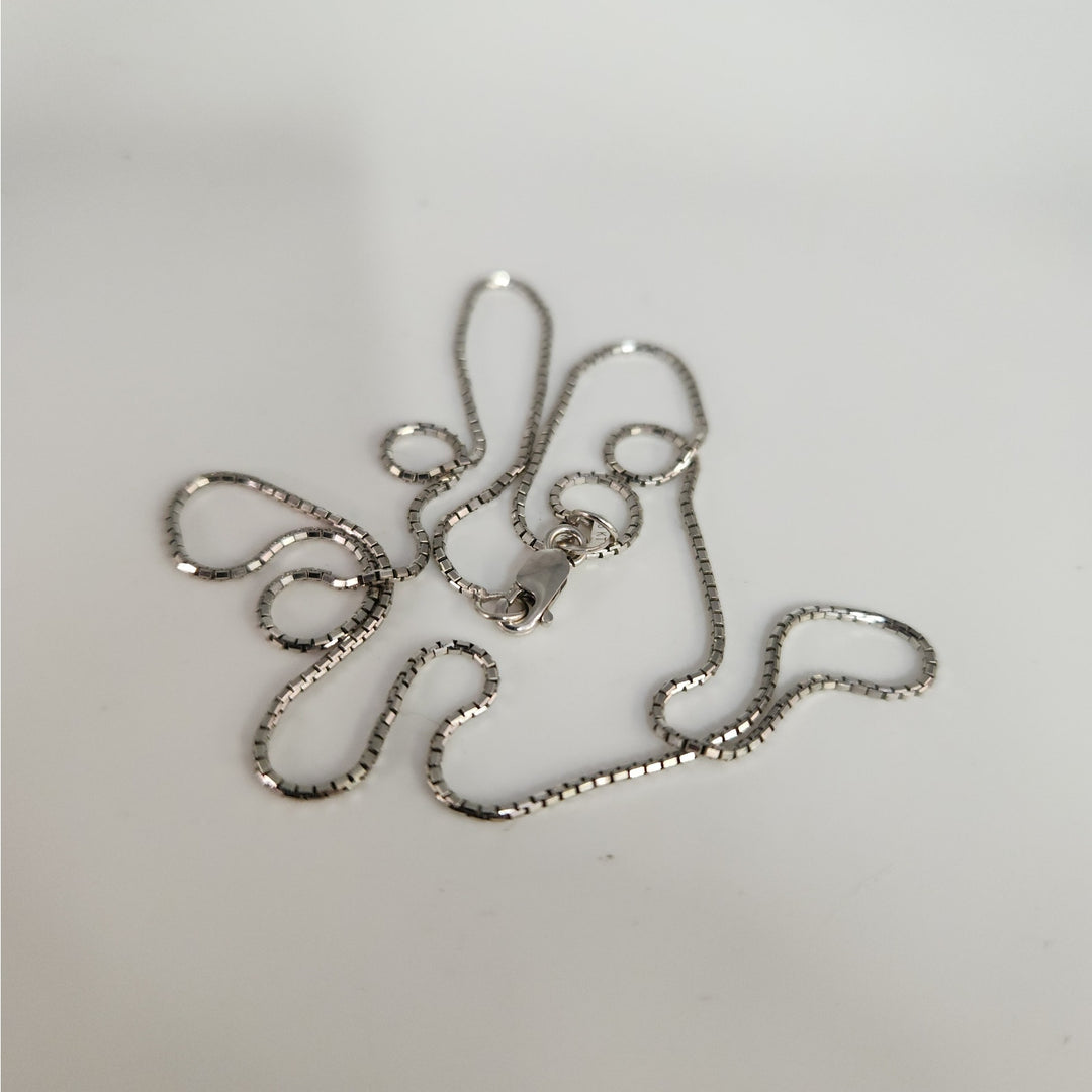 18k White Gold Box Chain Necklace 18"