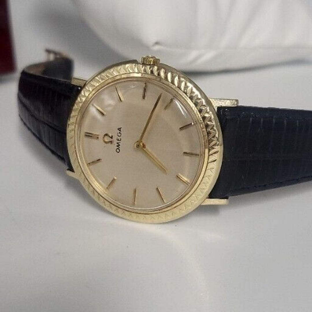 1960s OMEGA 32 mm .Vintage Mechanical 14k Yellow Gold Gents Dress Watch