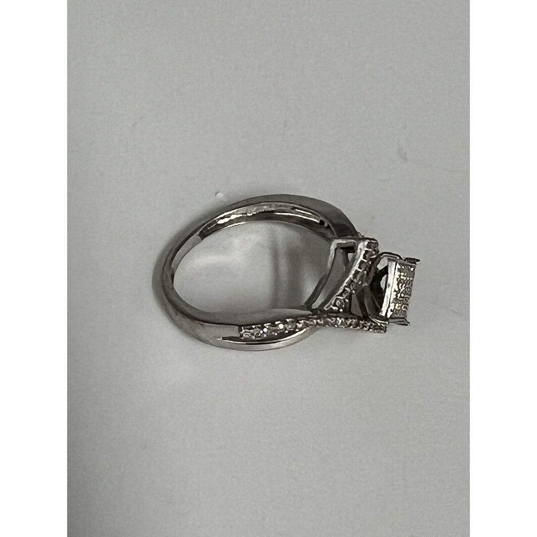 Gorgeous 10k White Gold Diamonds Ring 0.25 CT , Size 6