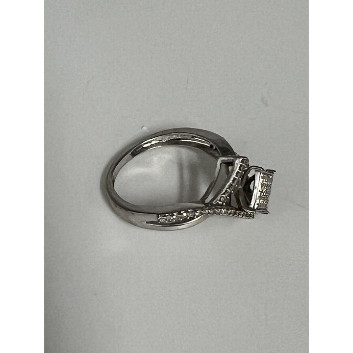 Gorgeous 10k White Gold Diamonds Ring 0.25 CT , Size 6