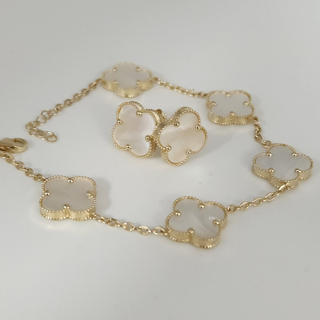 14k Yellow Gold Set Of Mother Of Pearl Flowers Bracelet 7.5" And Earrings