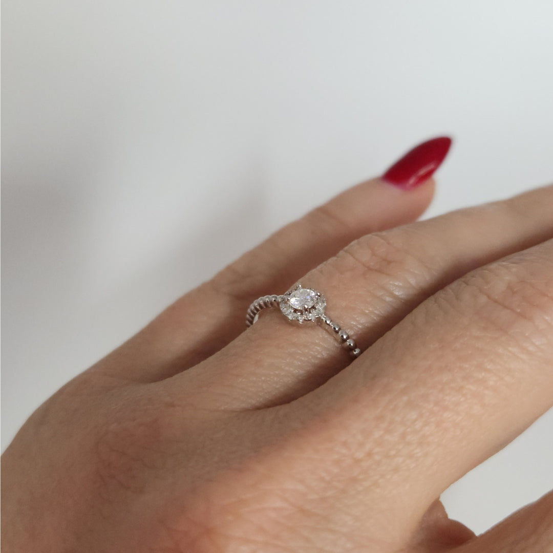 Elegant Sterling  Silver Moissanite Round Brilliant Cut Ring size 9