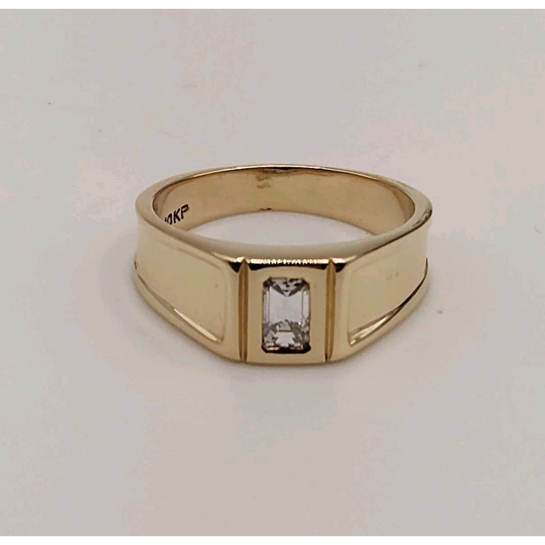 10k Yellow Gold Bold Ring with baguette Diamond Stone Size 8