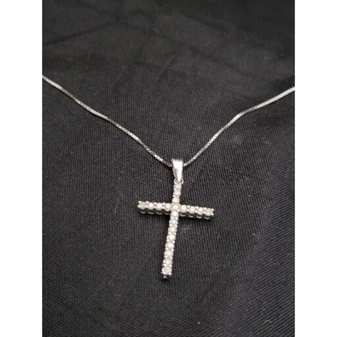 10k white gold diamond cross pendant necklace