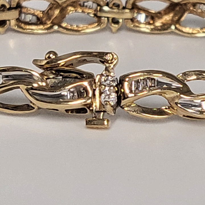 Beautiful 10K yellow gold oval link Diamonds Bracelet 7"