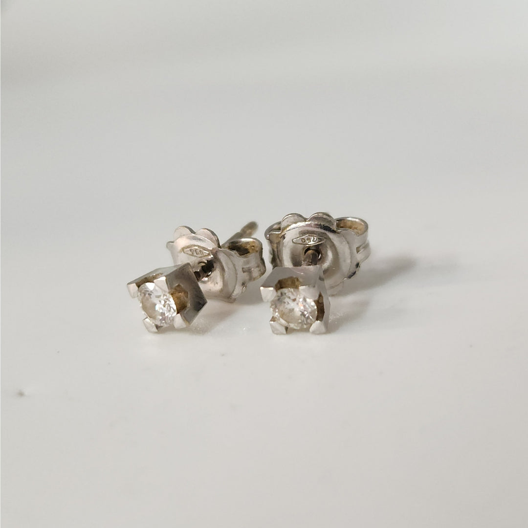 18K White Gold Natural Diamond Stud  Earrings Classic Square Setting Elegant Fine Jewelry