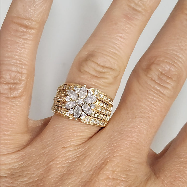 14k Yellow Gold CZ Floral Cluster Ring Size 6