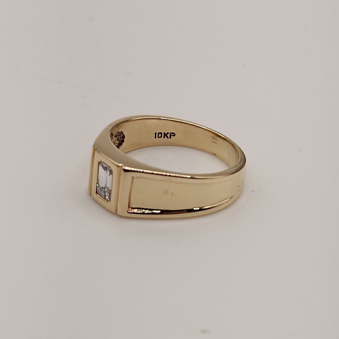 10k Yellow Gold Bold Ring with baguette Diamond Stone Size 8