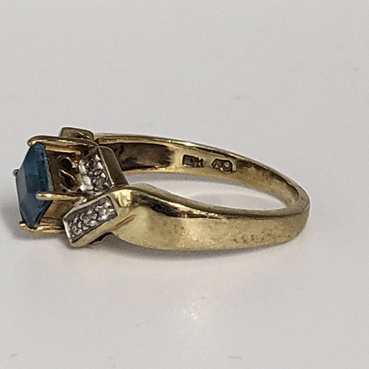 Beautiful 10k Yellow Gold Blue Topaz Diamond Ring, Size 5.25 With 2.7g Of Gold