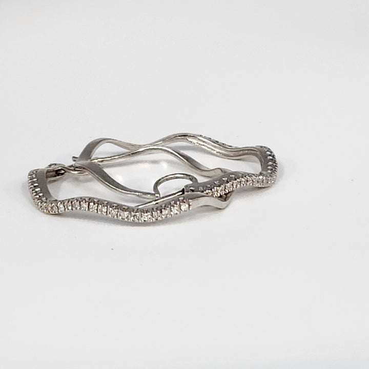 Elegant Wavy 18k White Gold Diamonds Hoop Earrings