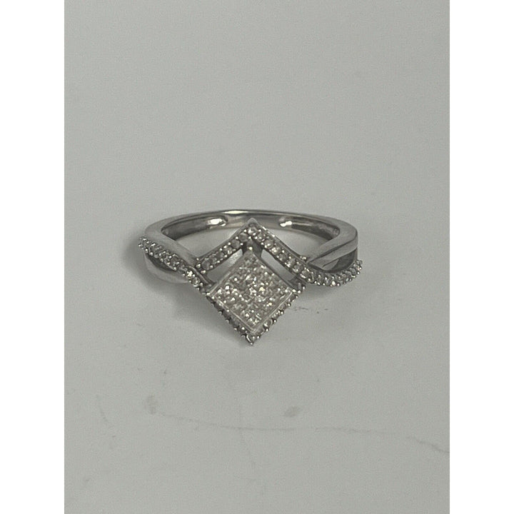 Gorgeous 10k White Gold Diamonds Ring 0.25 CT , Size 6
