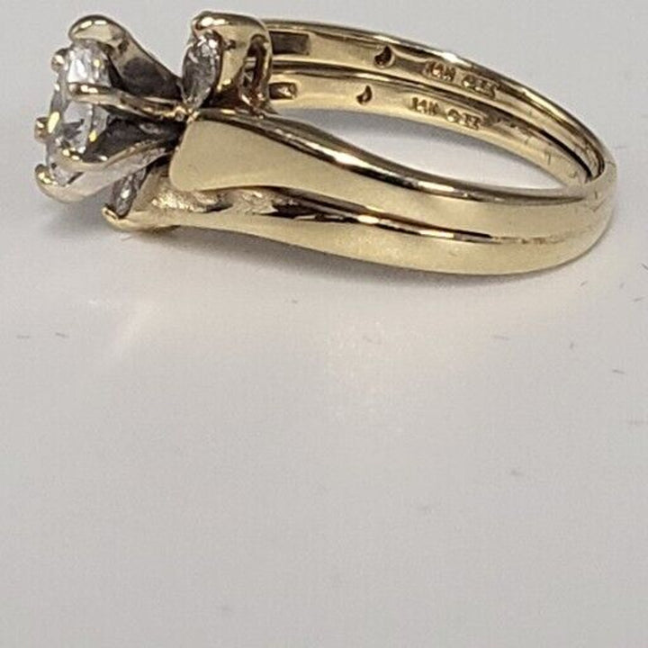 14k Gold Three Stone Diamonds Ring With 4.4g Of Gold, Size 6