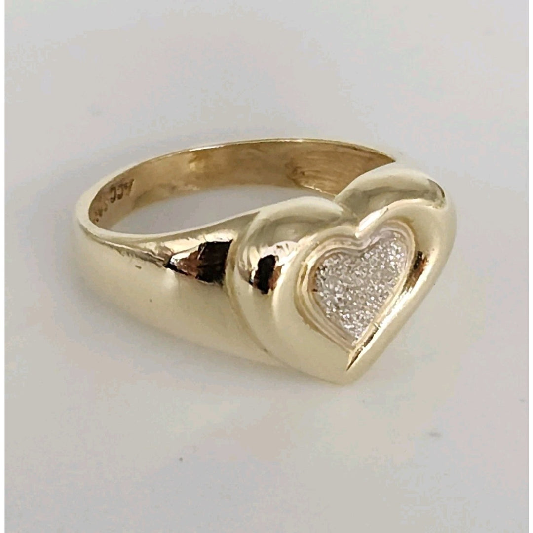 Beautiful 10k Yellow Gold Heart Ring Size 6.75