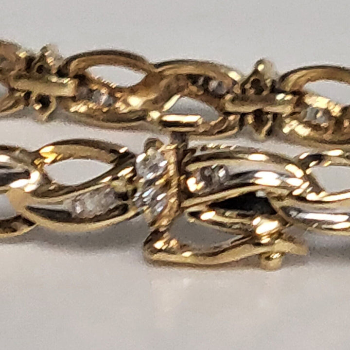 Beautiful 10K yellow gold oval link Diamonds Bracelet 7"