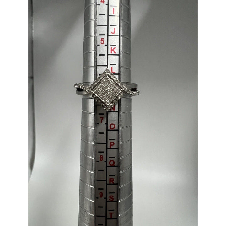 Gorgeous 10k White Gold Diamonds Ring 0.25 CT , Size 6