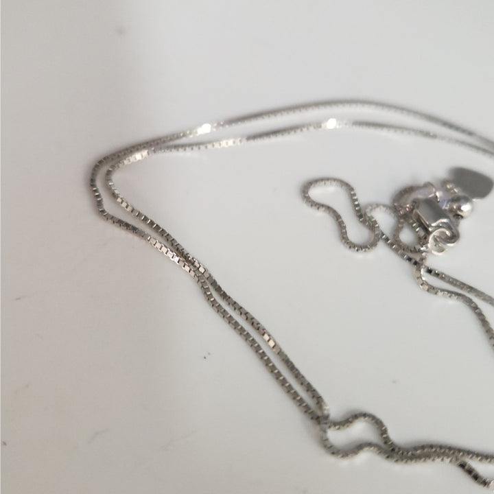 10k White Gold 0.8mm Adjustable Box Chain 22"