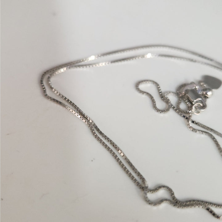 10k White Gold 0.8mm Adjustable Box Chain 22"