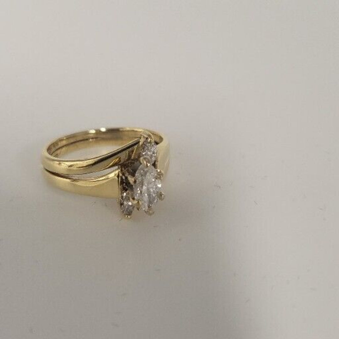 14k Gold Three Stone Diamonds Ring With 4.4g Of Gold, Size 6