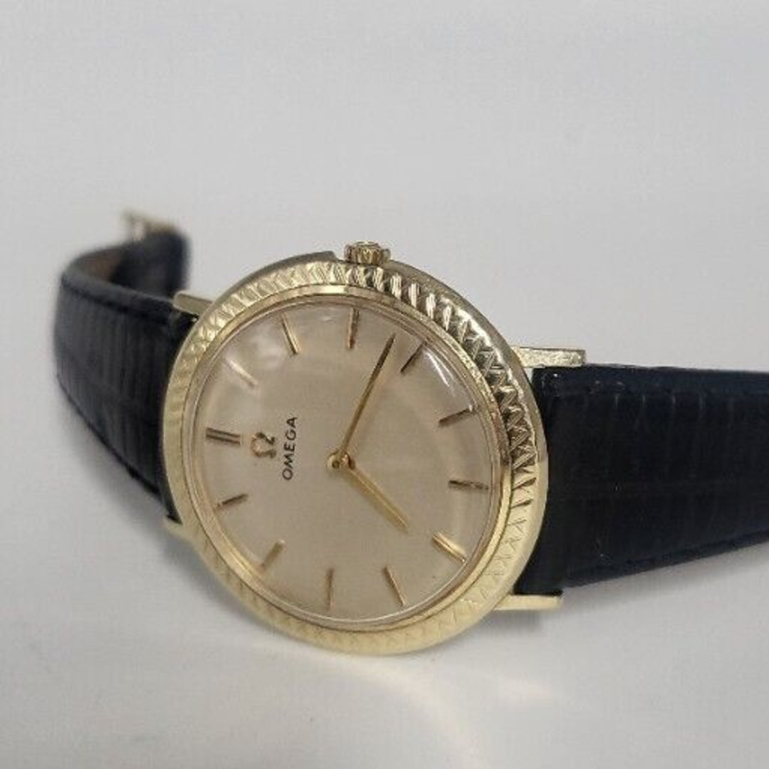 1960s OMEGA 32 mm .Vintage Mechanical 14k Yellow Gold Gents Dress Watch
