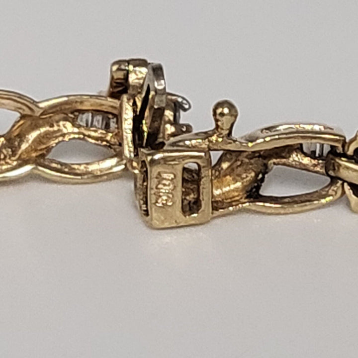 Beautiful 10K yellow gold oval link Diamonds Bracelet 7"