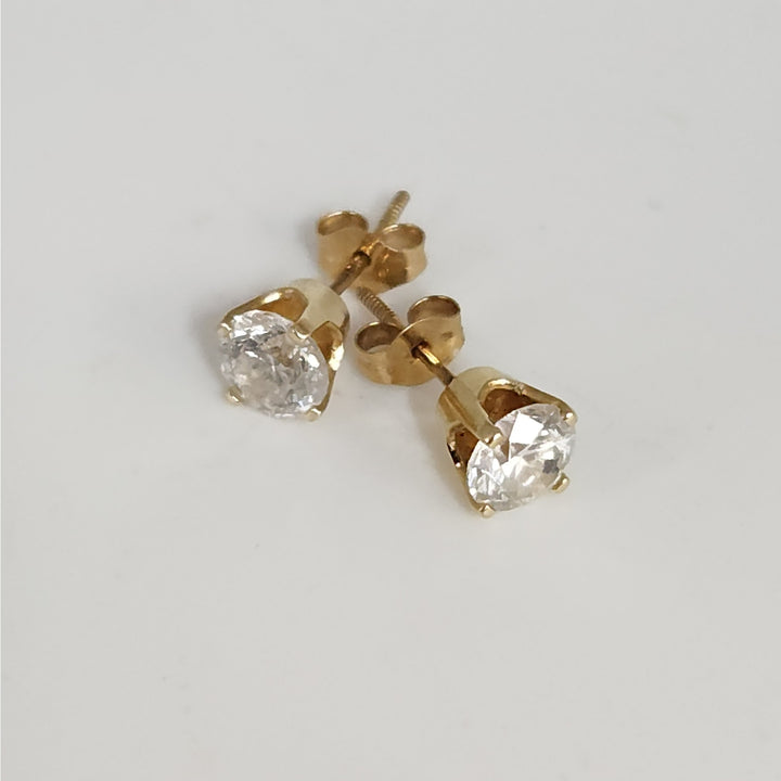 14k Yellow Gold Round Diamond Stud Earrings 1CTW (0.5 CT Each) Solitaire