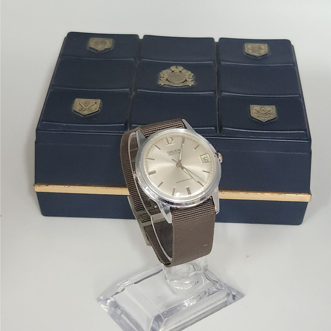 Vintage Gruen Precision Men's wrist watch Date 12 o'clock w/Original Box