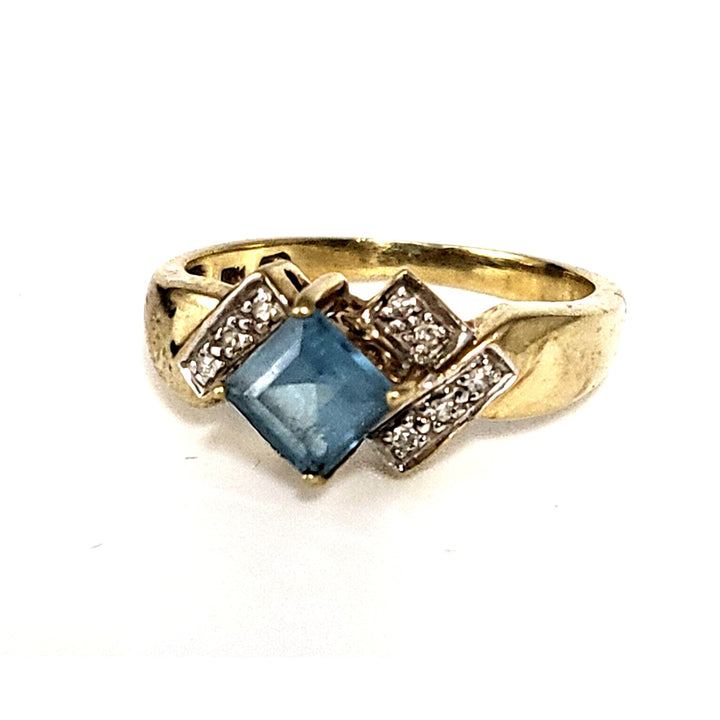 Beautiful 10k Yellow Gold Blue Topaz Diamond Ring, Size 5.25 With 2.7g Of Gold