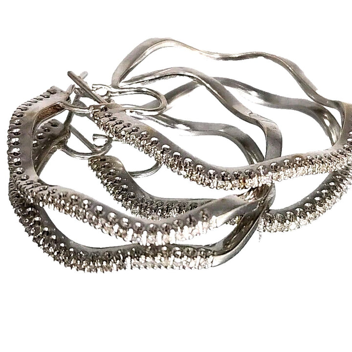 Elegant Wavy 18k White Gold Diamonds Hoop Earrings