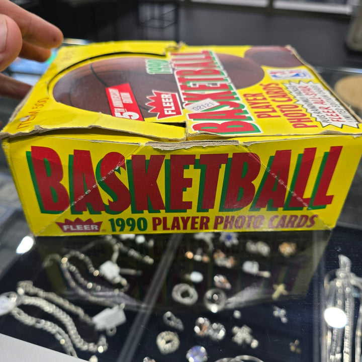 1990 Fleer Basketball Factory Box – 36 Packs – 540 Cards – NBA