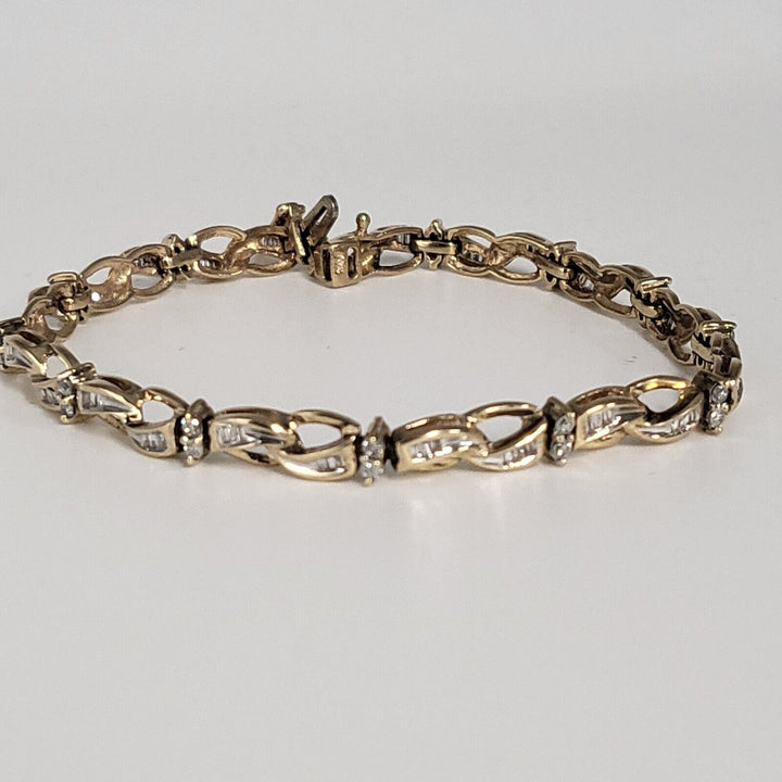 Beautiful 10K yellow gold oval link Diamonds Bracelet 7"