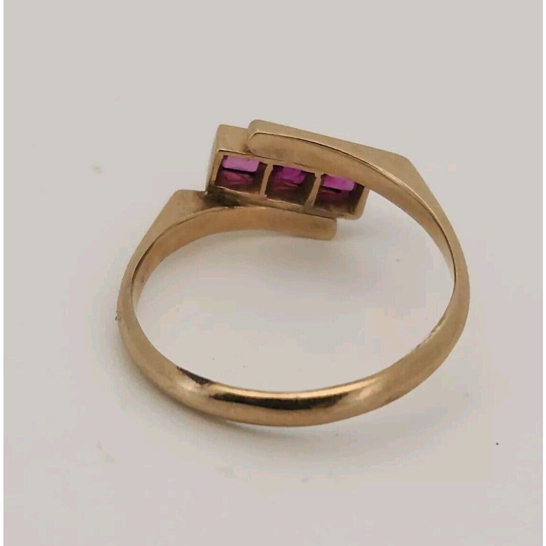 10k Yellow Gold With Synthetic Ruby Ring Size 6.5