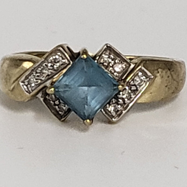 Beautiful 10k Yellow Gold Blue Topaz Diamond Ring, Size 5.25 With 2.7g Of Gold