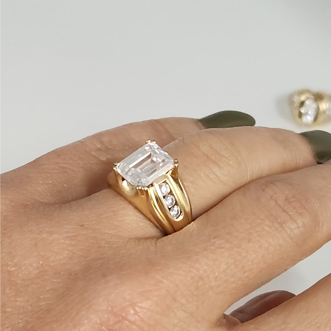 14k Yellow Gold Emerald-Cut CZ Ring Size 6
