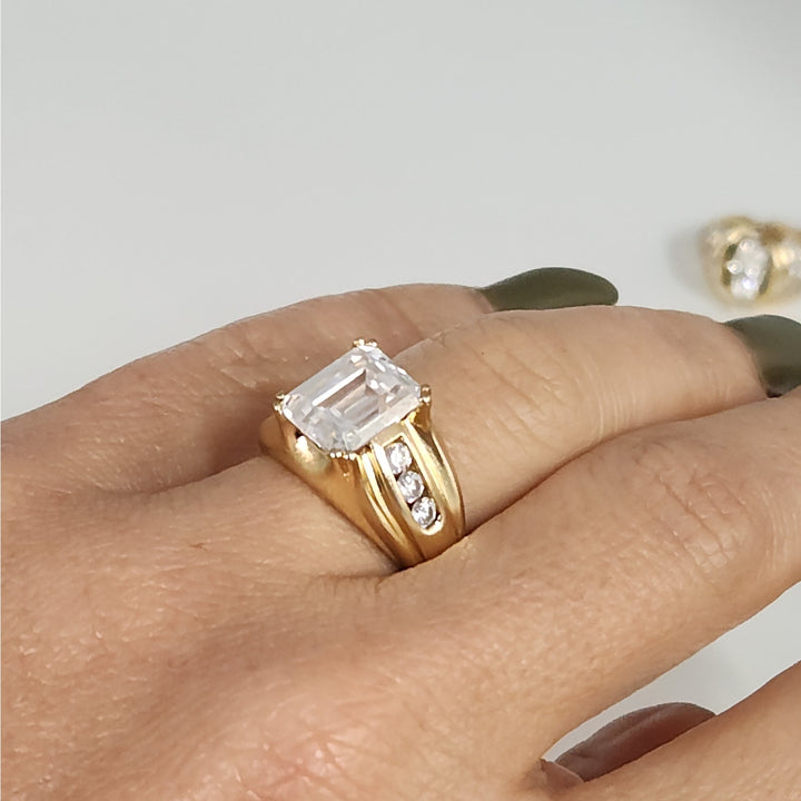 14k Yellow Gold Emerald-Cut CZ Ring Size 6